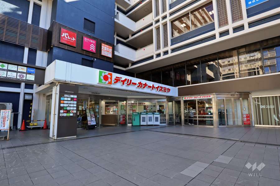 敷地は商業施設と直結しています。
