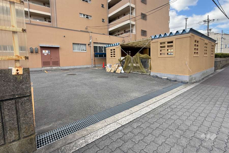 駐車場の出入り口　