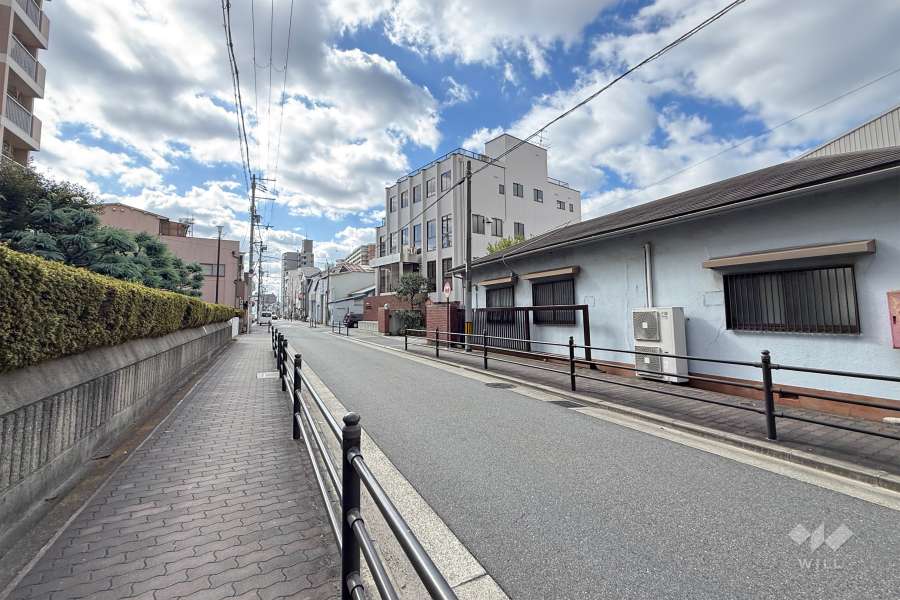 敷地西側の前面道路　