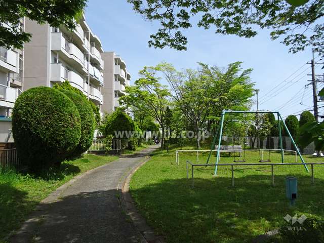 南側は遊歩道になっています。