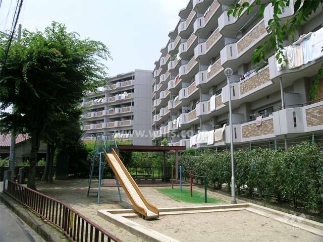 敷地の南東側に隣接した公園