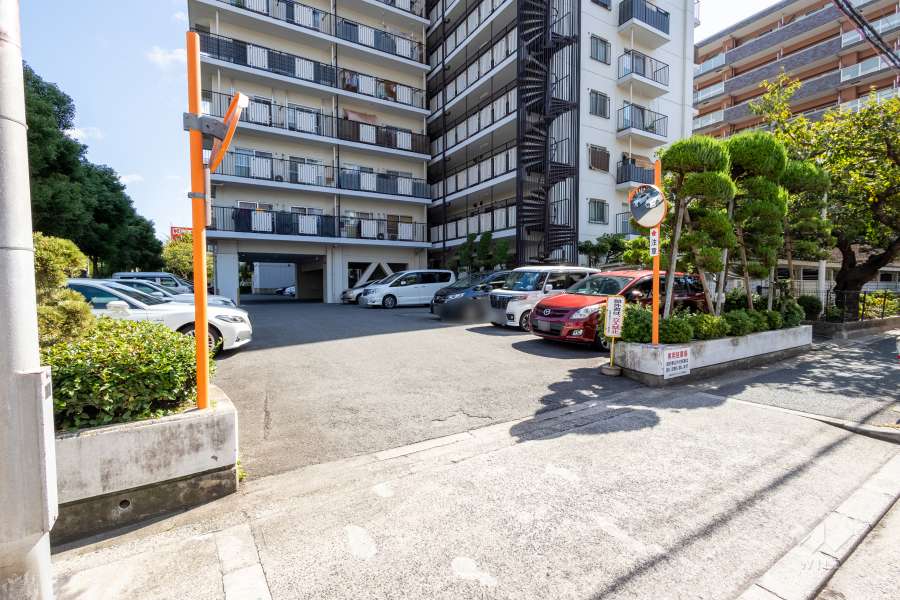 駐車場の出入り口