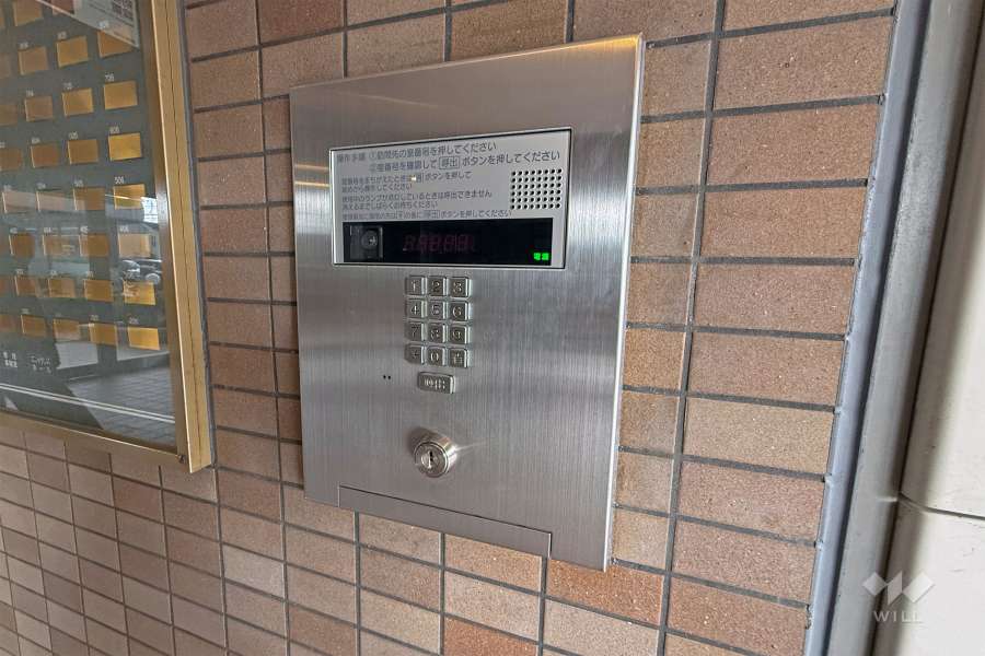エントランスはオートロック付きです。