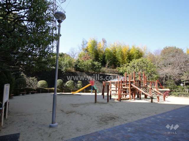 建物南西側にある公園