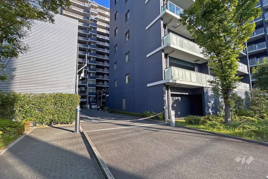駐車場の出入り口（リングシャッター付き）