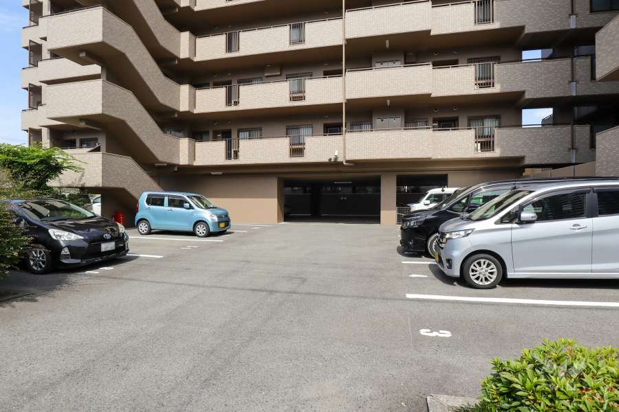 敷地内駐車場（屋外平面式）
