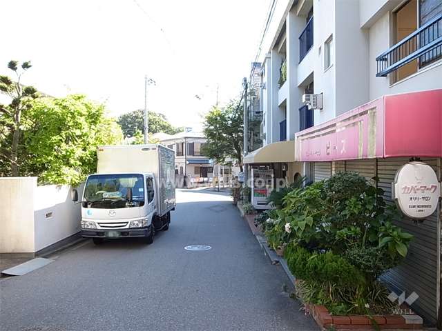 敷地北側の前面道路