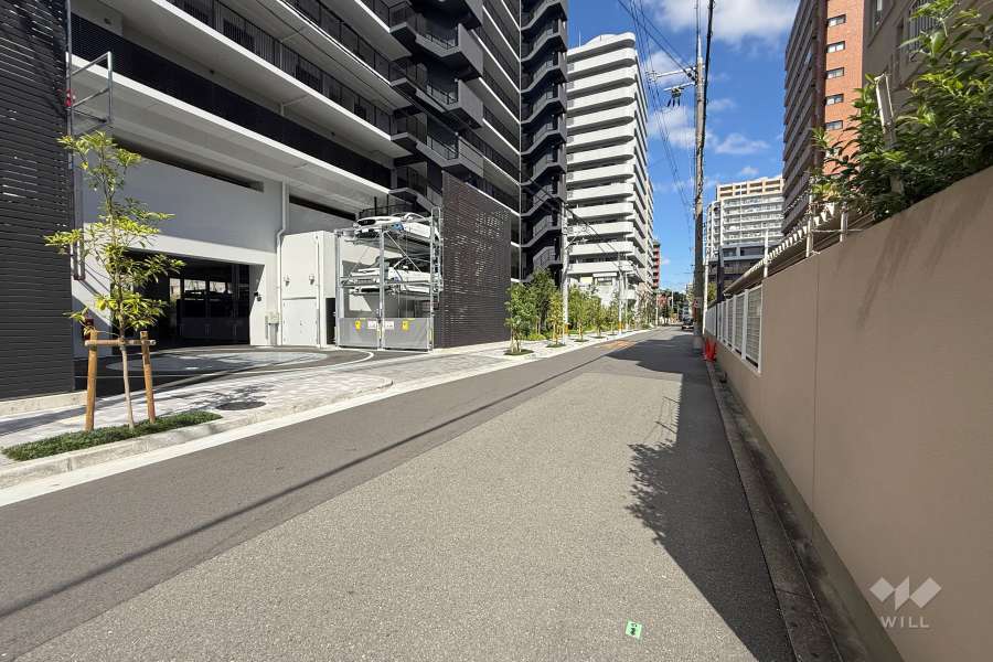 敷地西側の前面道路　
