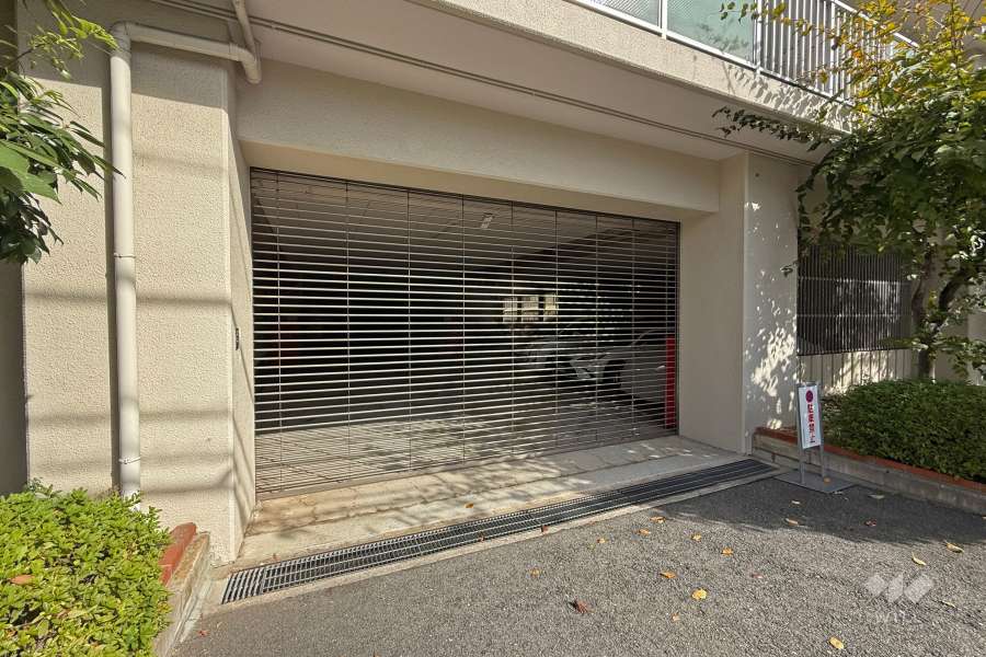 駐車場出入口（ロボットゲート付き）