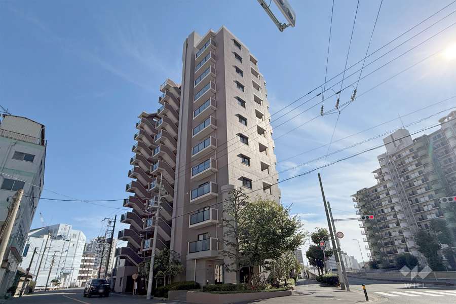 大阪城公園グリーンマンションの外観（北西側から）