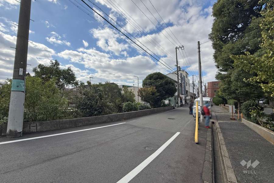 敷地南側の前面道路