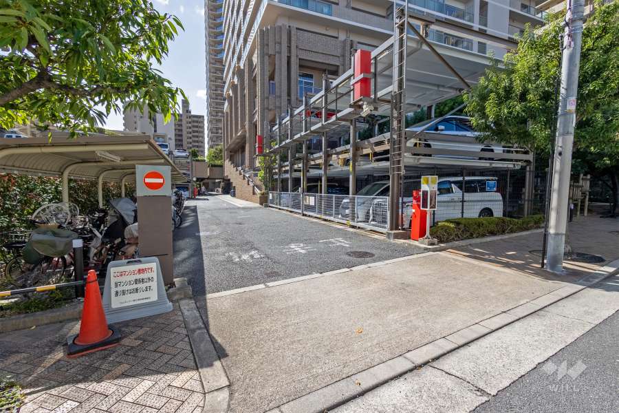 駐車場の出入り口