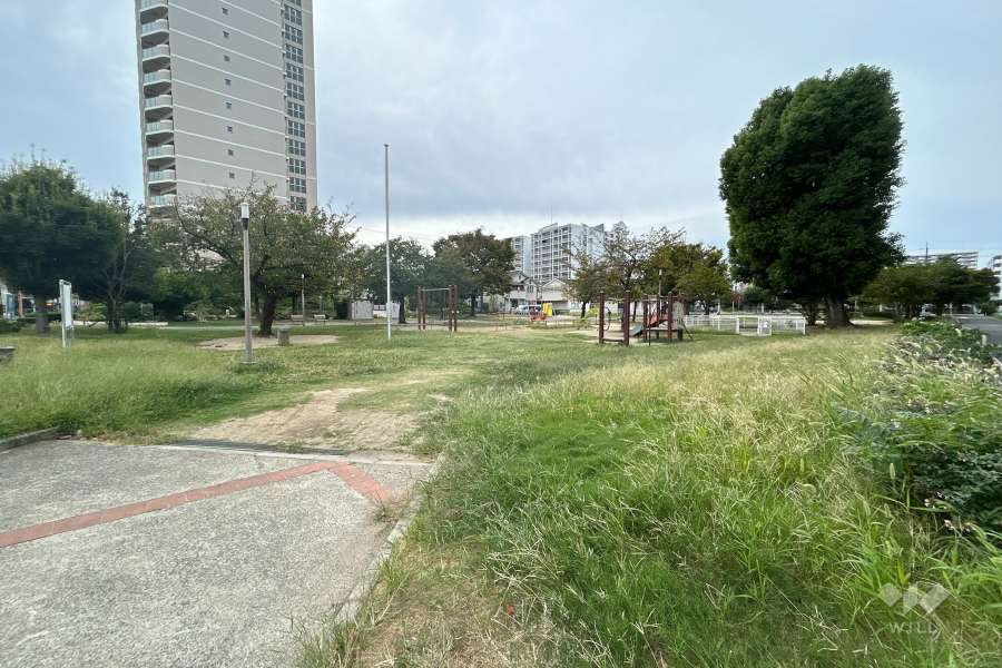 敷地に隣接する古市西北公園