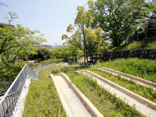敷地南西側には公園があります。
