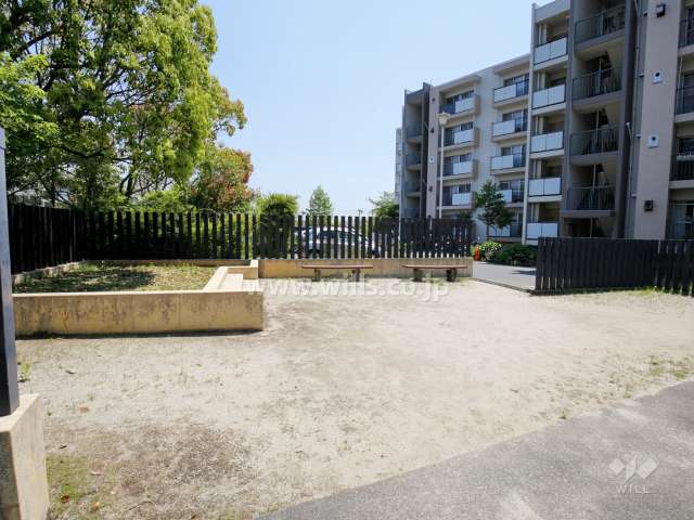 敷地北西側の小さな公園