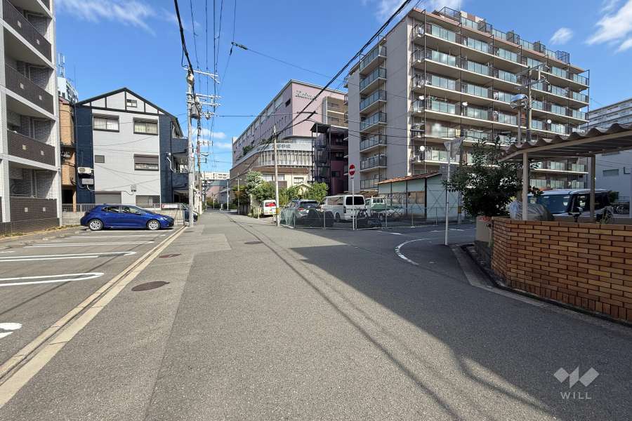 敷地西側の前面道路　