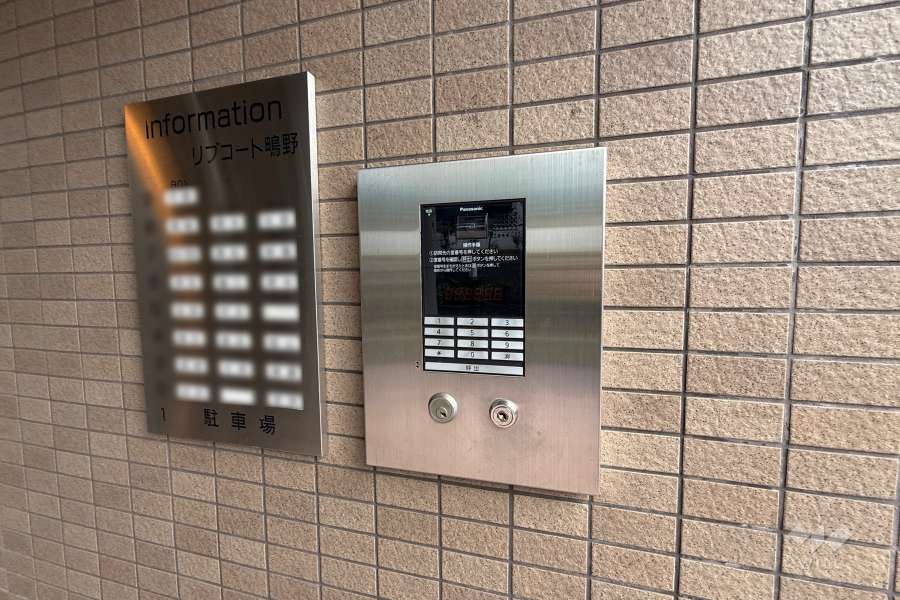 エントランスはオートロック付きです。