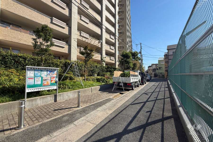 敷地南西側の前面道路　