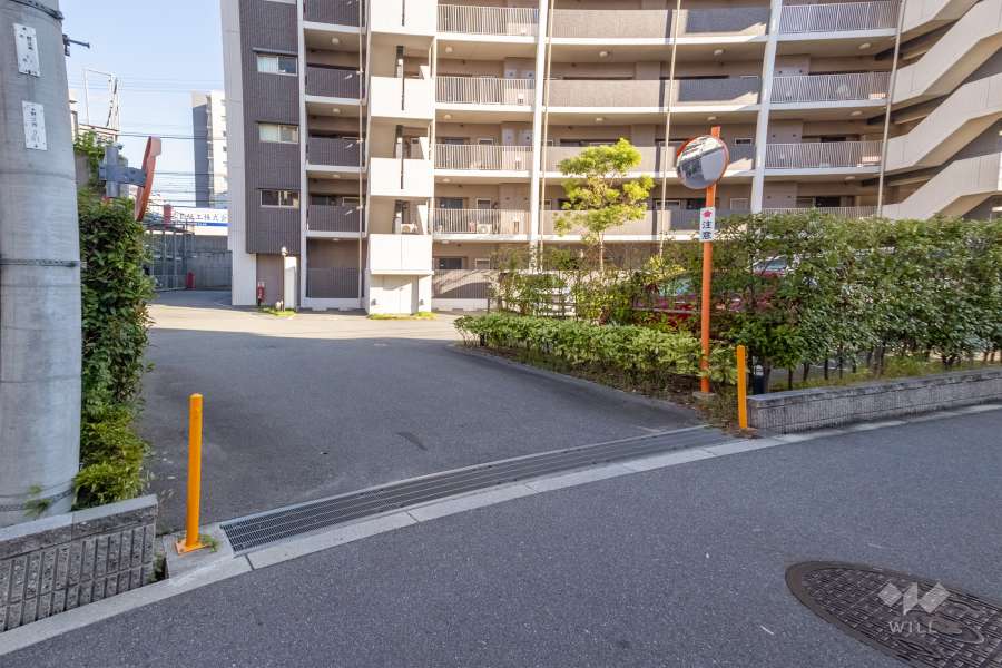 駐車場の出入り口