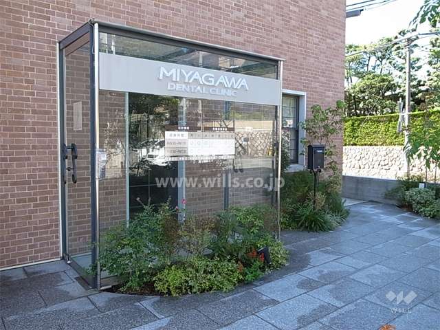 1階には店舗が入っています。