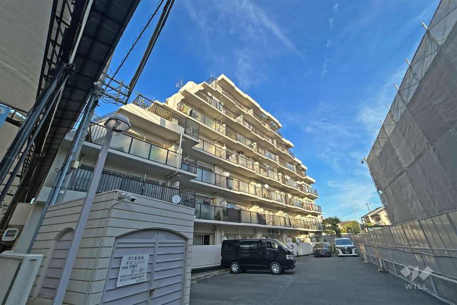 敷地西側は、雨にぬれずに買い回りができるアーケード付きの『城東商店街』に面しています。