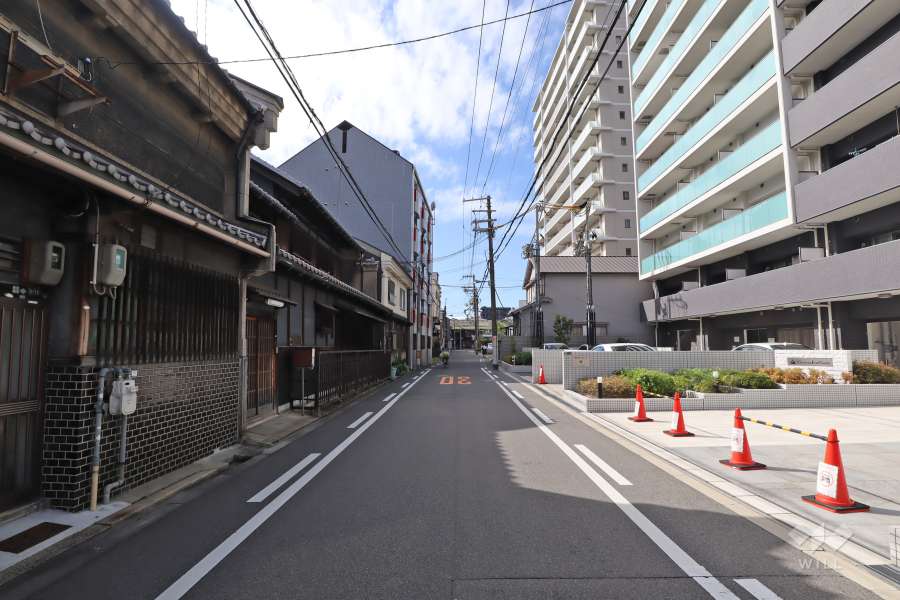 敷地南側の前面道路(東側から)