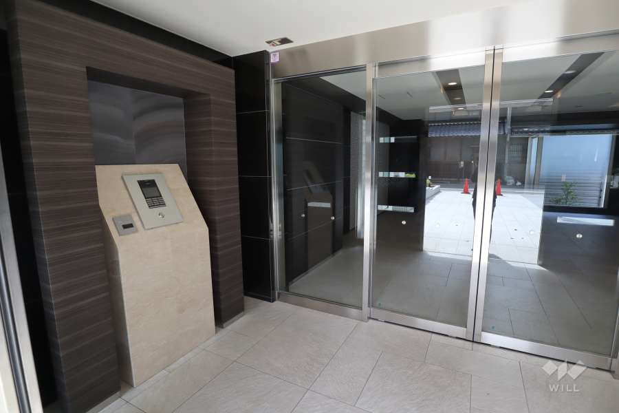 エントランスはオートロック付きです。