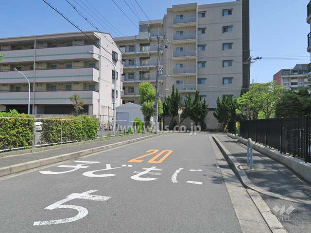 敷地東側前面道路
