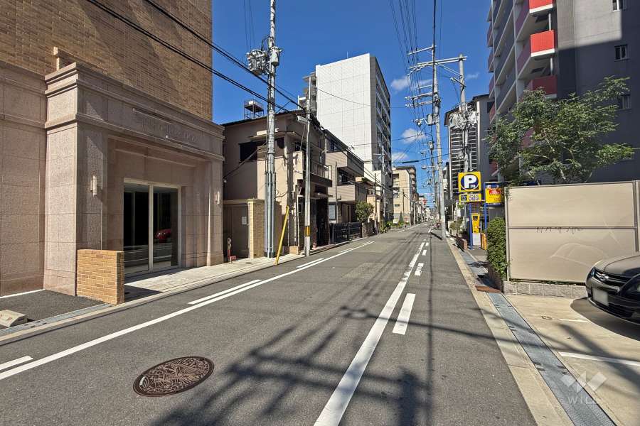 敷地西側の前面道路（南側から）