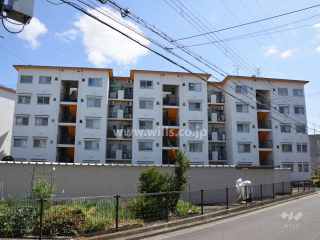 茨木上穂積団地2号棟の外観(北西側から)