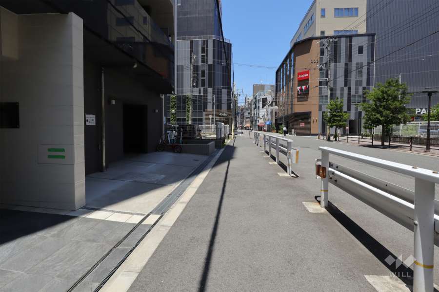 敷地東側の前面道路