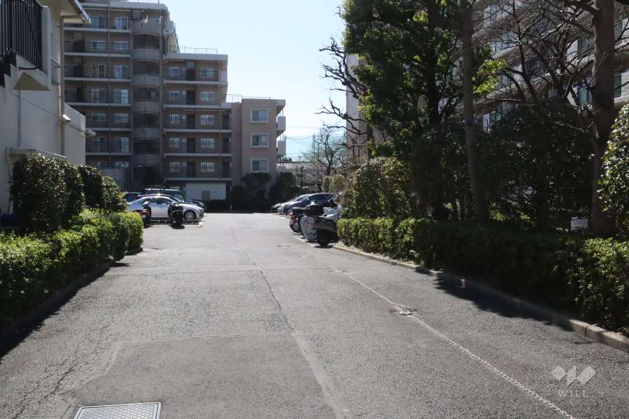 敷地内駐車場（屋外平面式）とバイク置き場
