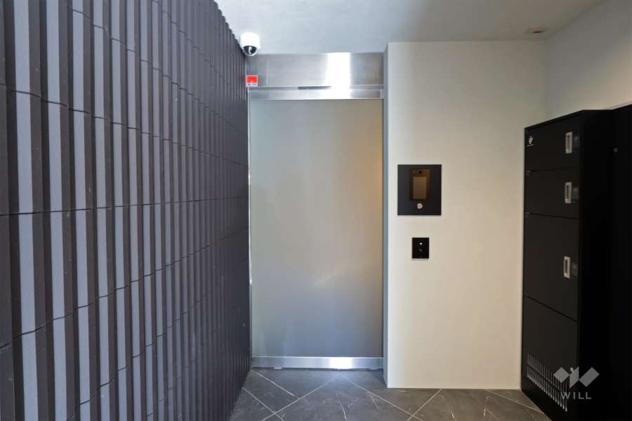 エントランスはオートロック付きです。