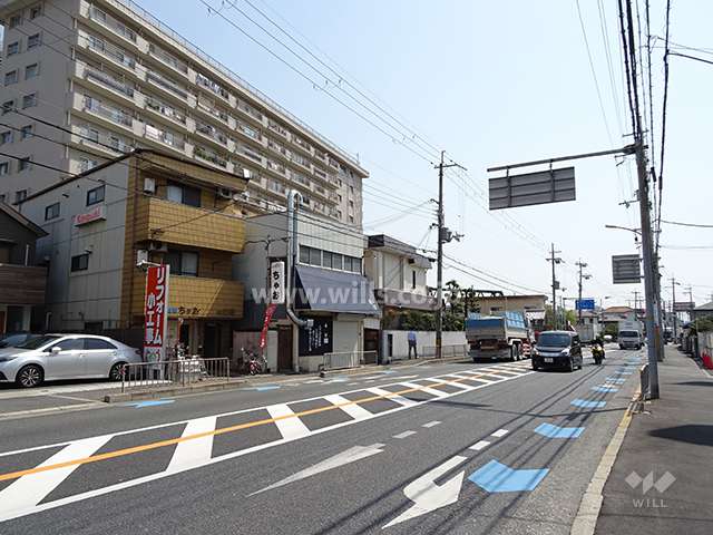 敷地西側の前面道路