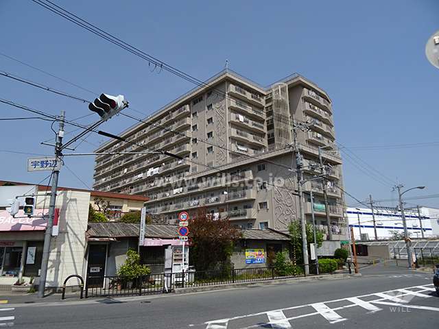 シャンボール茨木の外観（南西側から）