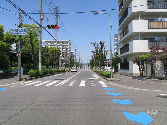 敷地西側の前面道路
