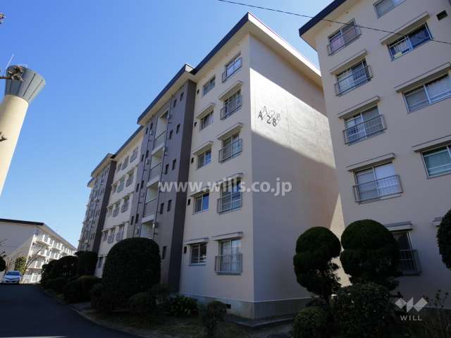 茨木郡山B住宅A28棟の外観（北西側から）