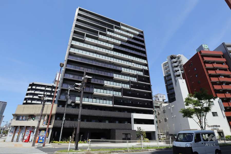 プレサンス大国町ラヴェニールの外観（南西側から）