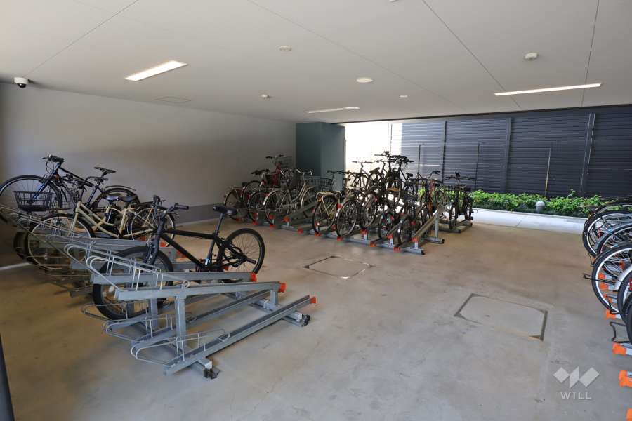屋内に設けられた駐輪場