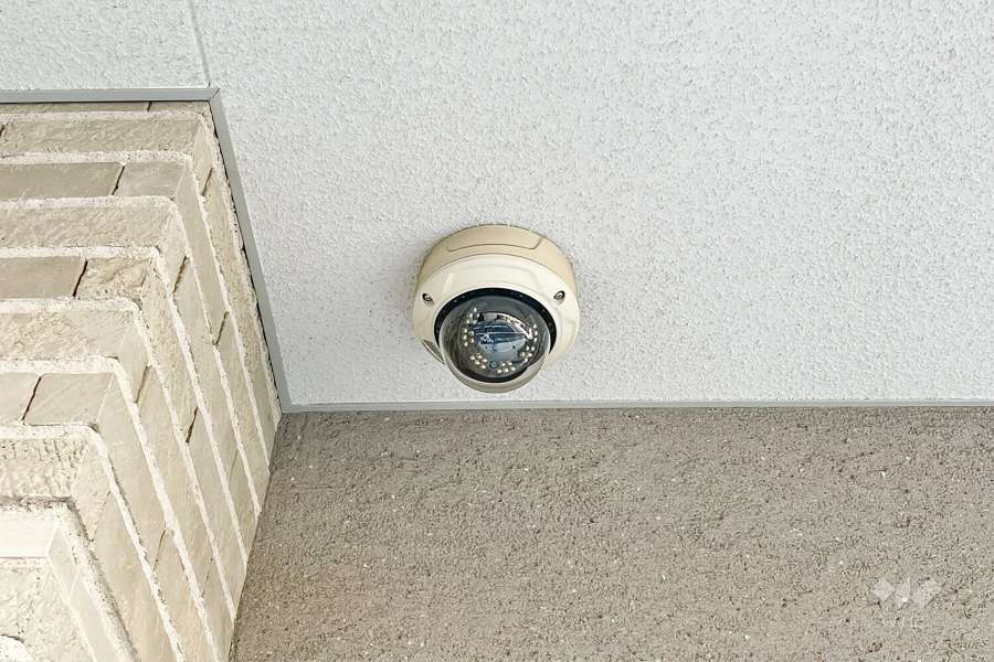 各所に防犯カメラが設置されています。