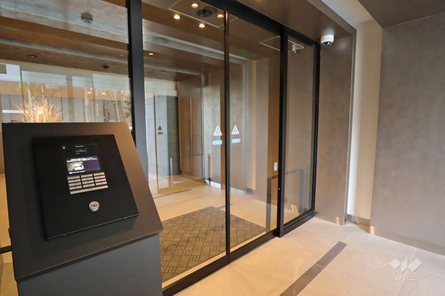 エントランスはオートロック付きです。