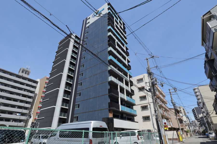 プレサンス大国町ブライスの外観（西側から）