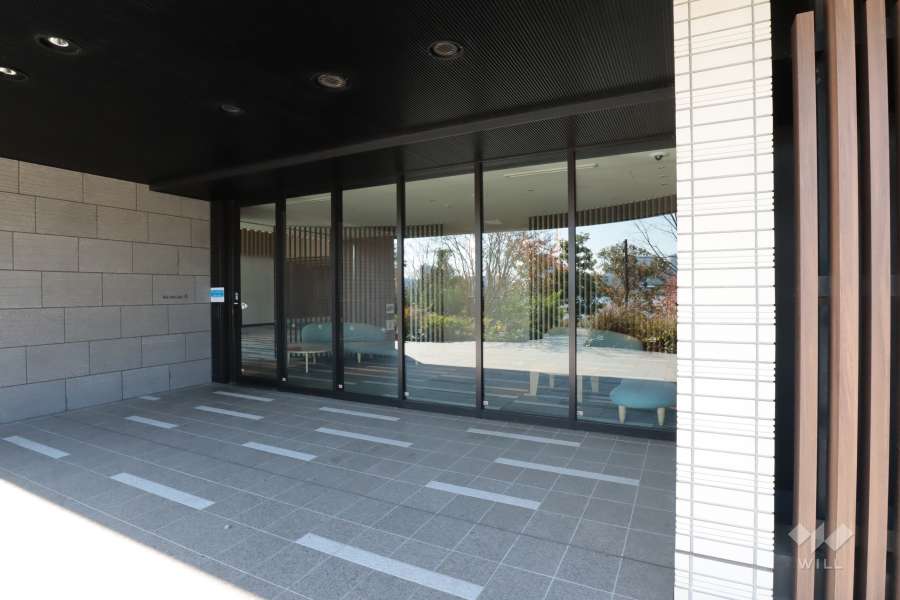 東側エントランス