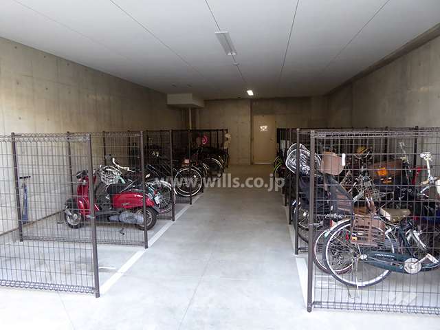 駐輪場とバイク置場