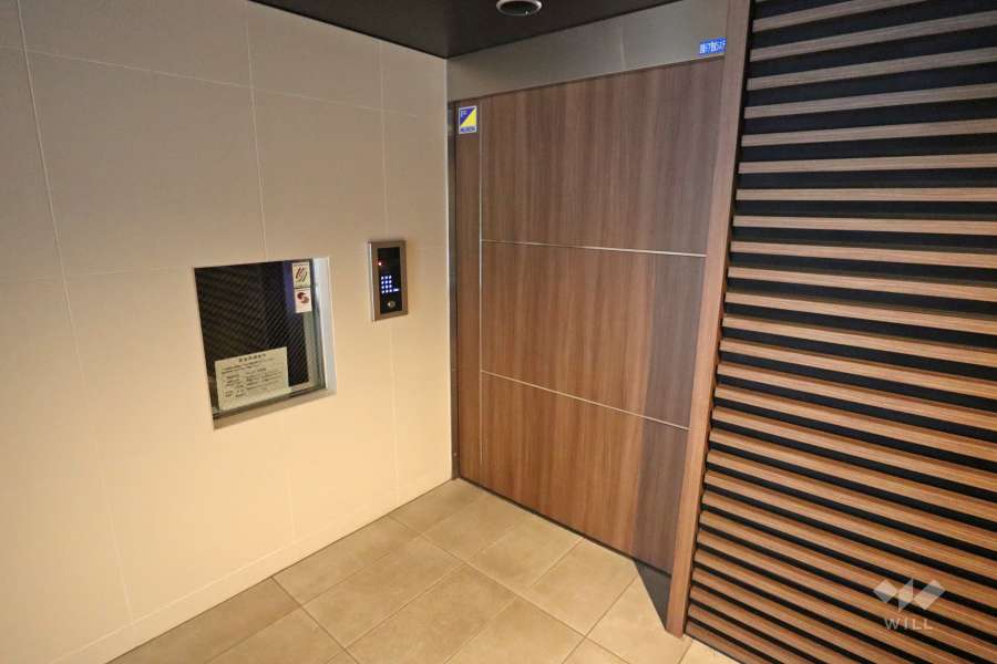 エントランスはオートロック付きです。