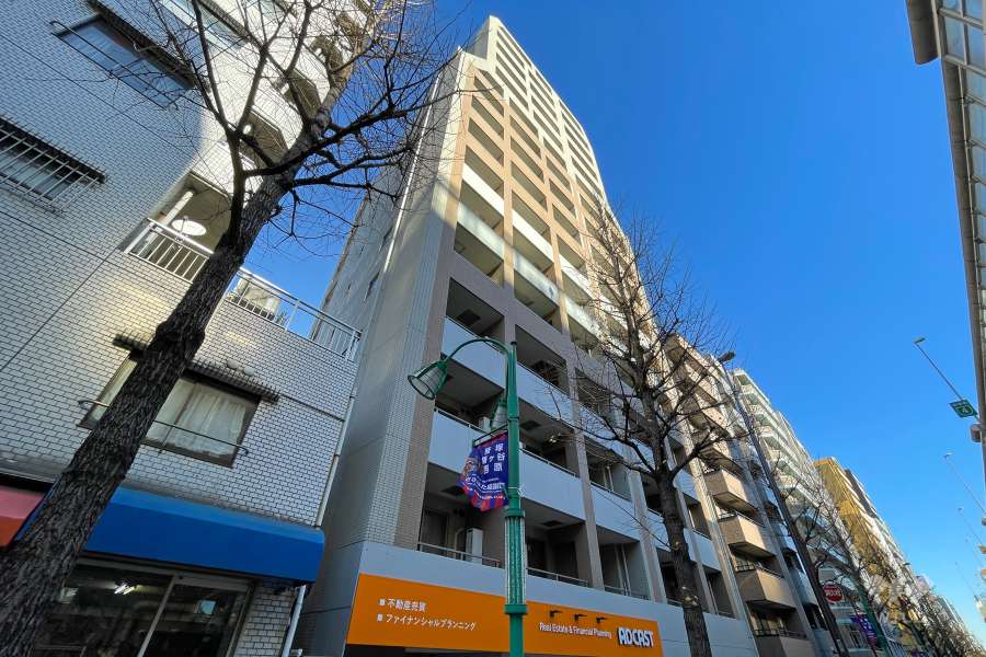 日神デュオステージ笹塚西館の外観（南西側から）