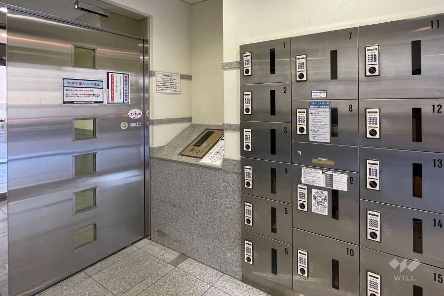 エントランスはオートロック付きです。