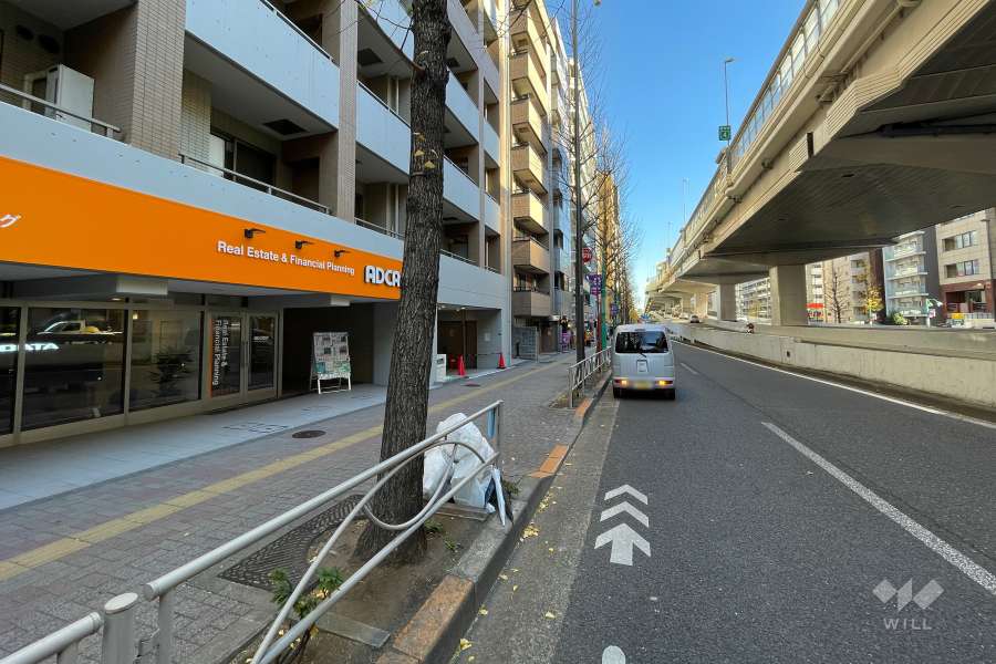 敷地南側の前面道路