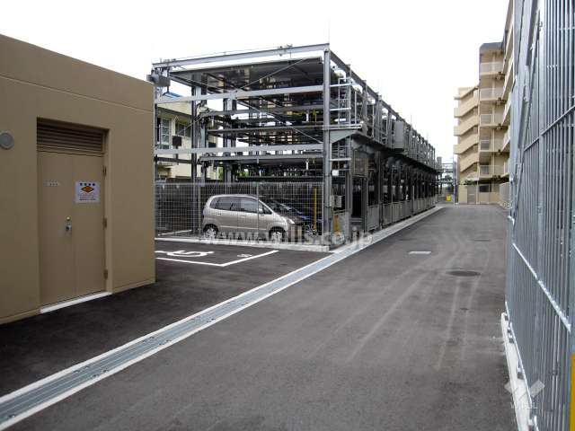 敷地内駐車場（機械式4段20台・機械式5段75台・平面式4台（来客用駐車場１台含む））
