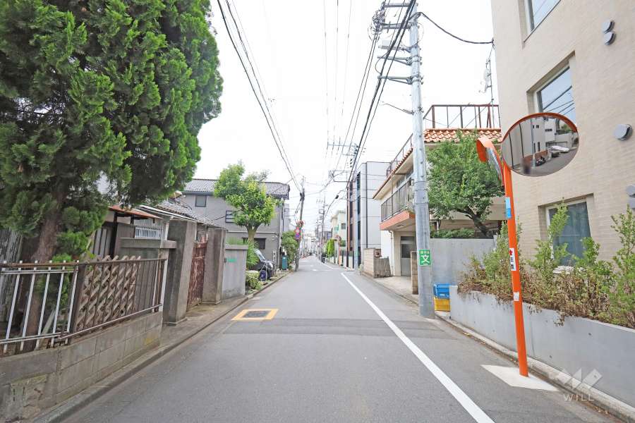 敷地南側の前面道路